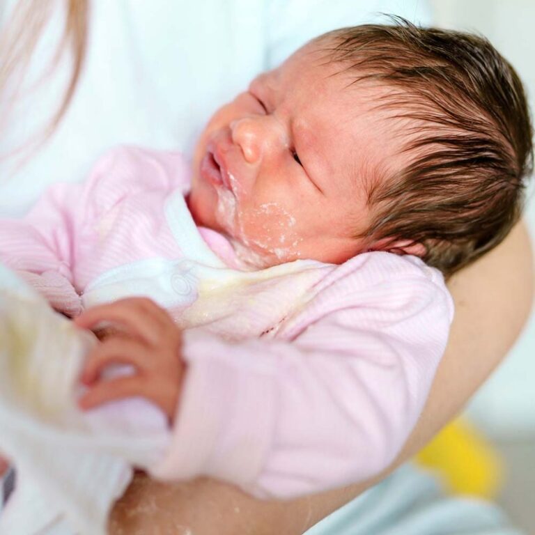 Reflujo gastroesofágico en bebés: Cómo ayudar a tu pequeño