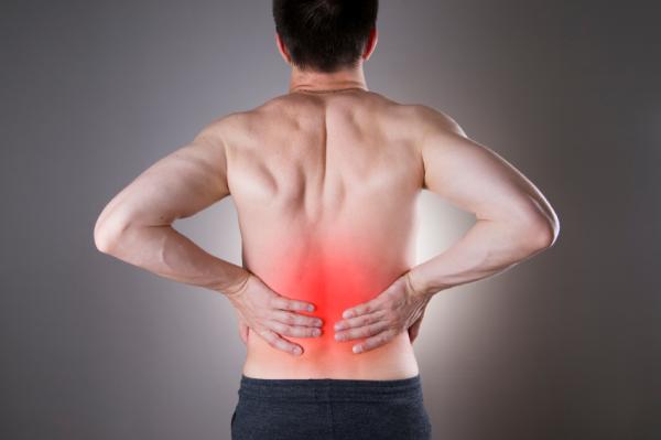 ¿Tirones en la zona lumbar y dolor en el lado izquierdo? Descubre las posibles causas